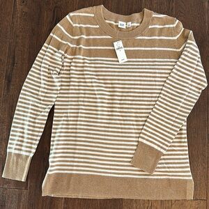 NWT Gap Women’s Sweater Size XS